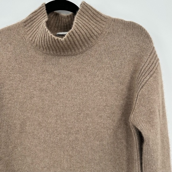 J. McLaughlin 100% Cashmere Mock Neck Relaxed Fit Neutral Tan Sweater Size Small - Picture 2 of 9